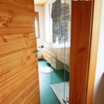 Blick ins Bad <br><a href='../html/img/pool/1_K7.jpg' target='_blank'>Vollbild anzeigen</a>