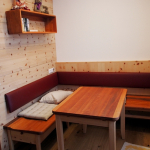  <br><a href='../html/img/pool/1_Mobiliar_Wohnen_Zirbe_Eckbank1.JPG' target='_blank'>Vollbild anzeigen</a>