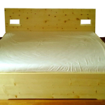 Zirbe kubisch modern <br><a href='../html/img/pool/2_Mobiliar_schlafen_Zirbenbett_Zirbe_kubisch_goldener_Schnitt.jpg' target='_blank'>Vollbild anzeigen</a>