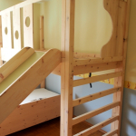 Sprossenwand <br><a href='../html/img/pool/Mobiliar_Kinder_Burg4.jpg' target='_blank'>Vollbild anzeigen</a>