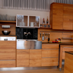 Birnenholzküche Übersicht <br><a href='../html/img/pool/Mobiliar_kochen_Birne_massivKueche_Ansicht3.jpg' target='_blank'>Vollbild anzeigen</a>