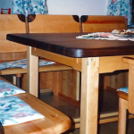 Essgruppe AmiNuss Erle <br><a href='../html/img/pool/mobiliar_essen_bank_tisch_aminuss1.jpg' target='_blank'>Vollbild anzeigen</a>