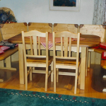 Essgruppe einheimisches Nussholz und Fichte <br><a href='../html/img/pool/mobiliar_essen_bank_tisch_fichtenuss1.jpg' target='_blank'>Vollbild anzeigen</a>
