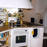 gemauerte Küche <br><a href='../html/img/pool/mobiliar_kochen_gemauert1.jpg' target='_blank'>Vollbild anzeigen</a>